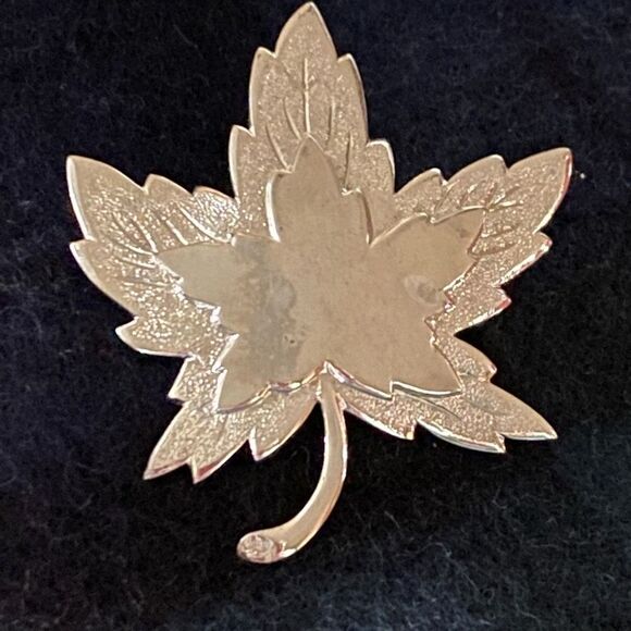 Monet Silver Maple Leaf Pin Brooch - Picture 1 of 10